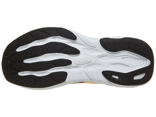 Women's New Balance 880v15. Yellow upper. White midsole. Bottom view.