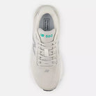 Women's New Balance 860 v15.
Grey upper. White midsole. Top view. 