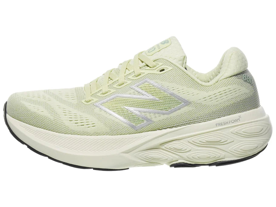 Women's New Balance 880 v15. Light Green upper. Off White midsole. Lateral view.