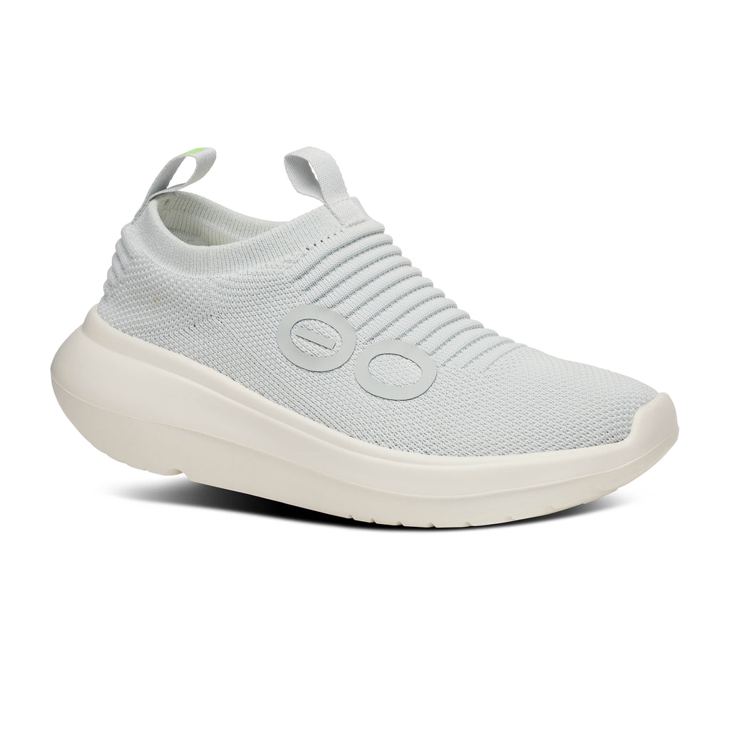 Women's Oofos Oomy Zen. White upper. White midsole. Lateral view.