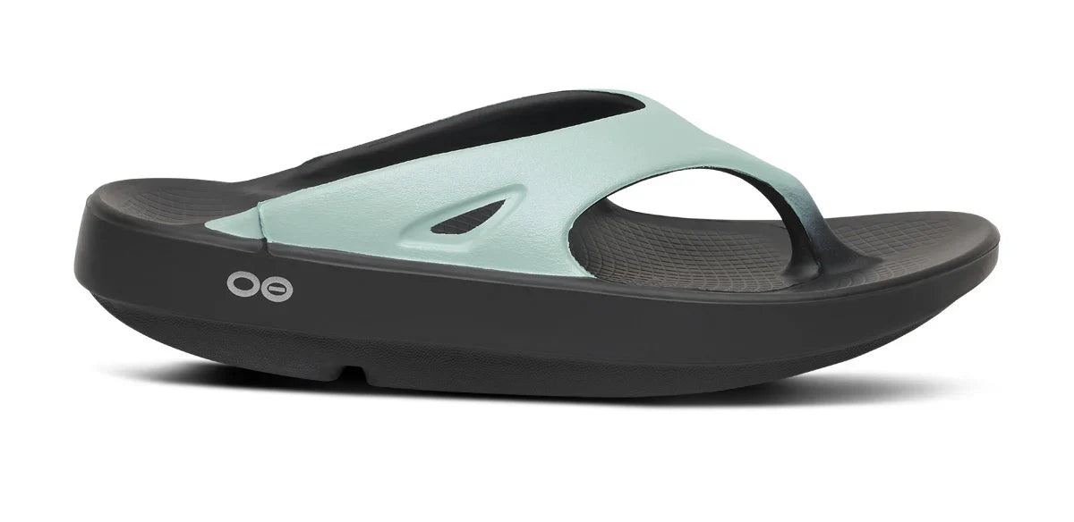 OOFOS OOriginal Sport Sandal in Oasis. Light green upper and black midsole. Lateral view.