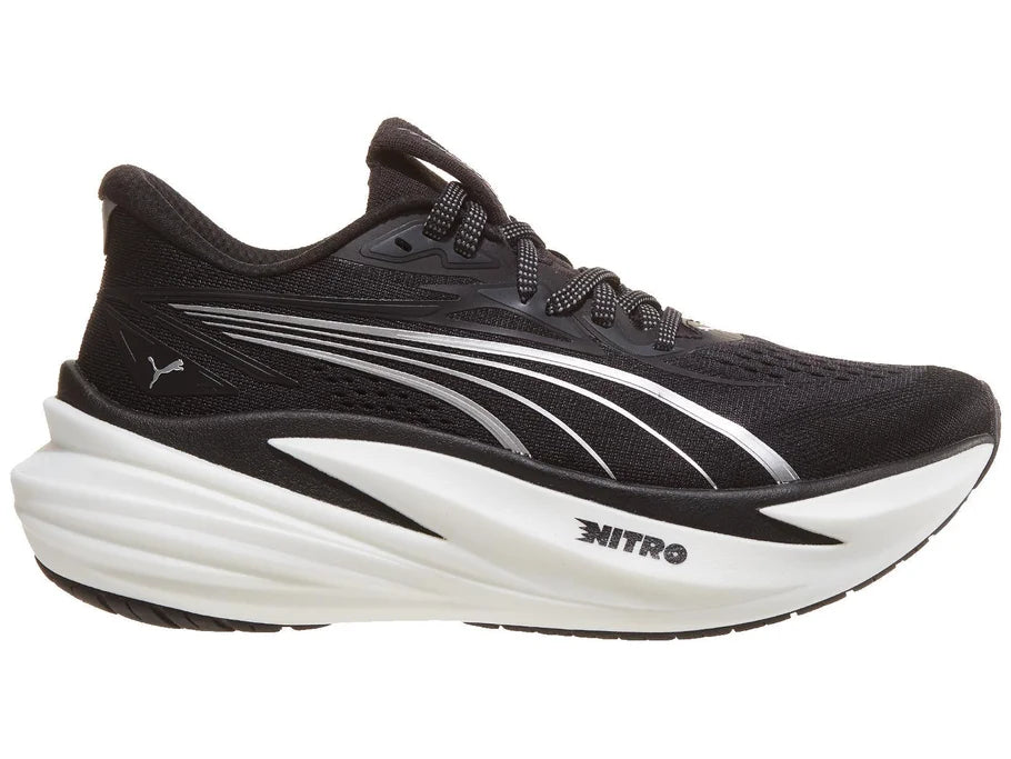 Women's PUMA MagMax Nitro 2. Black upper. White midsole. Lateral view.