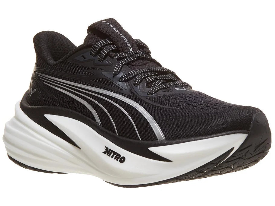 Women's PUMA MagMax Nitro 2. Black upper. White midsole. Lateral view.