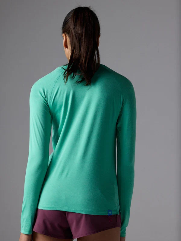 Women's rabbit EZ Tee LS in Opal, detail view.