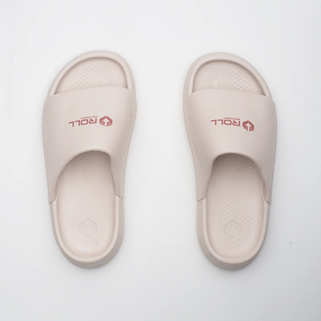 Women's Roll Recovery Superplush Slide. Coconut Cream.