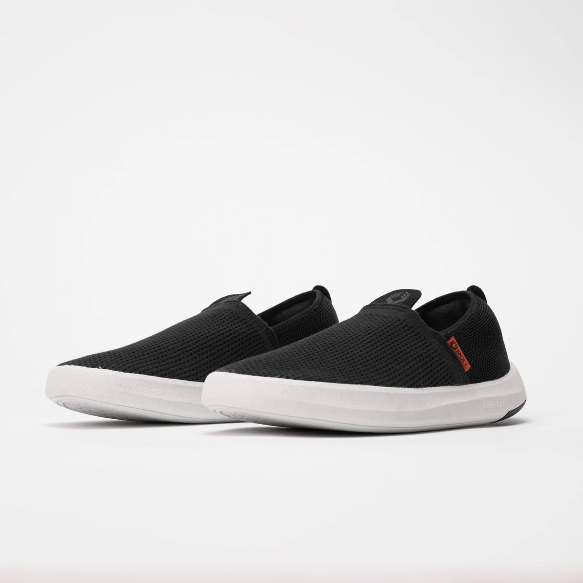 Women's Roll Recovery Superplush Classic. Black upper. White midsole. Lateral view.