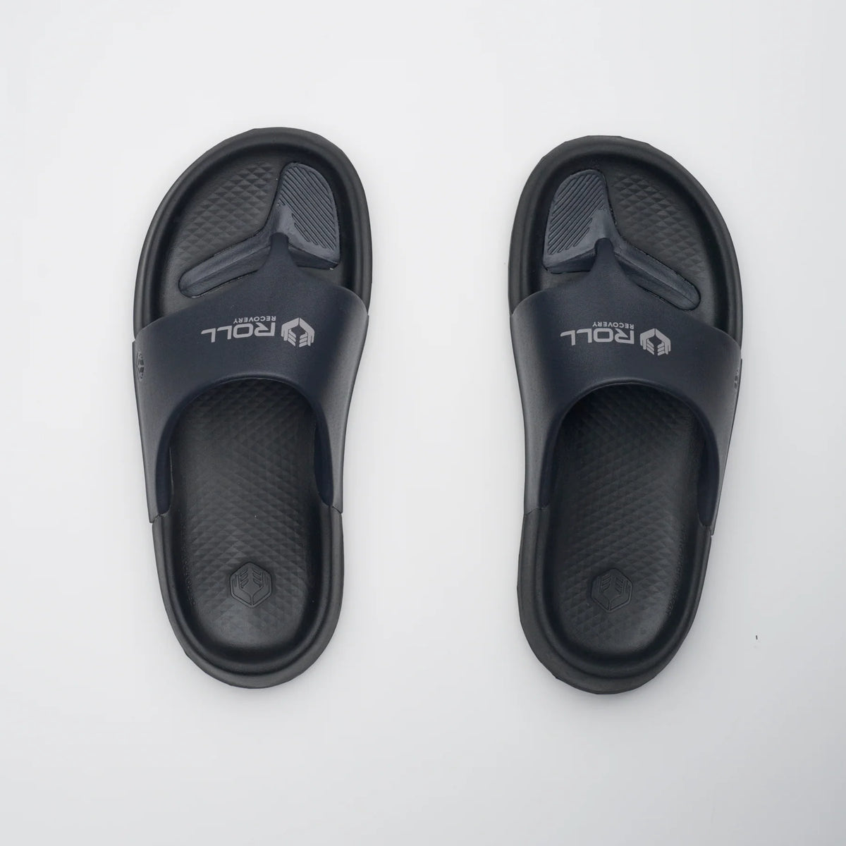Women's Roll Recovery Superplush Flipflop. Black.