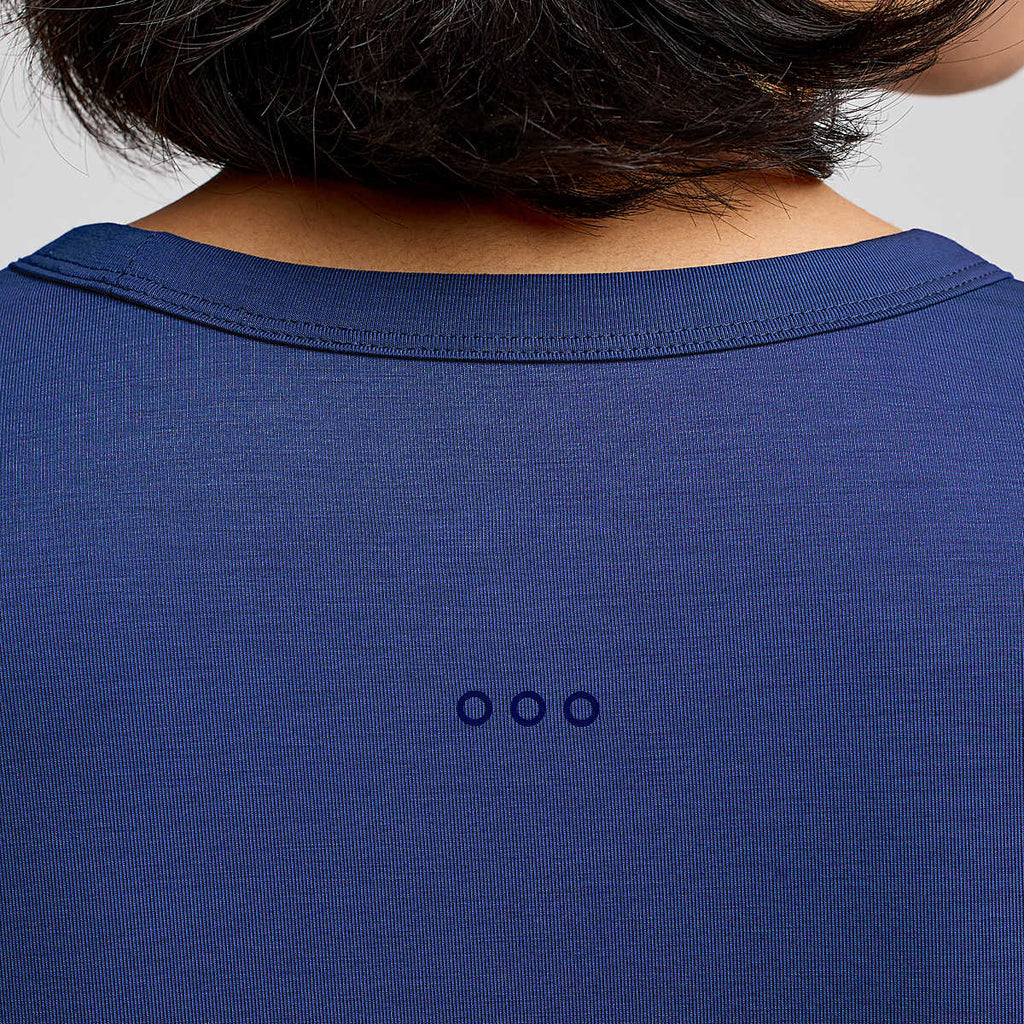 Women's Saucony Triumph Short Sleeve. Navy. Rear view.