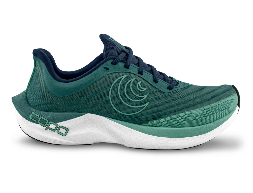 Women's Topo Cyclone 2. Green Upper. White midsole. Lateral view.