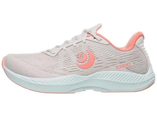 Women's Topo Fli-lyte 5. Light Grey upper. Off White midsole. Lateral view.