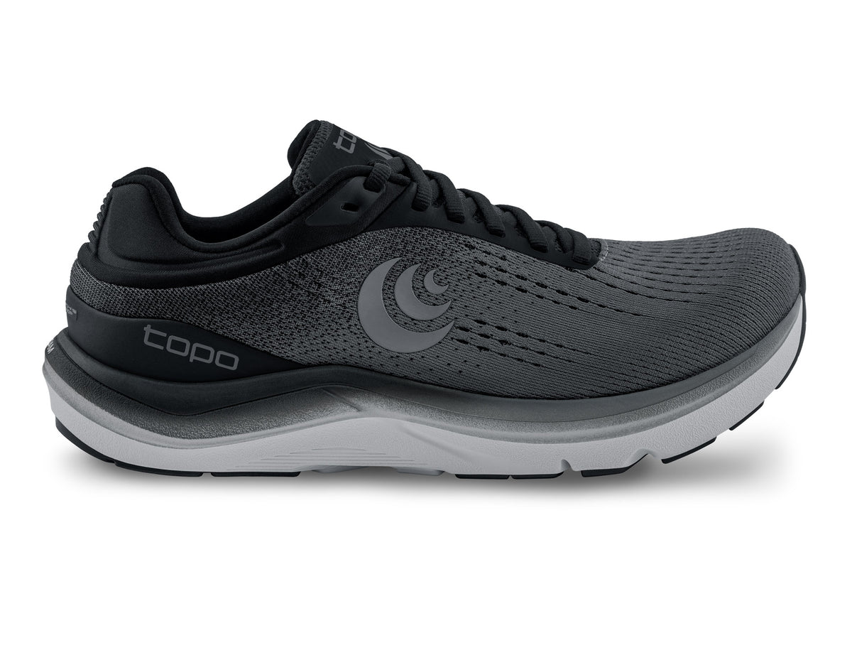 Women's Topo Magnifly 5. Black/Grey upper. Grey midsole. Lateral view.