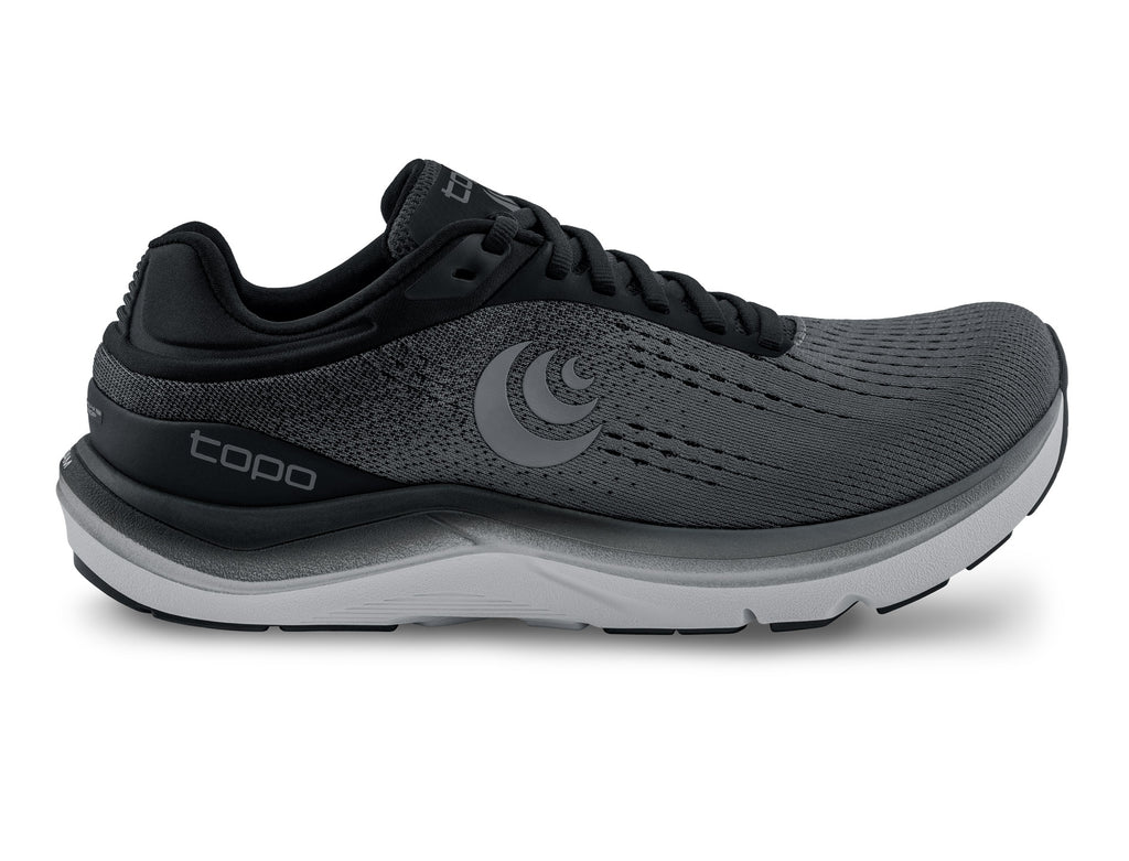 Women's Topo Magnifly 5. Black/Grey upper. Grey midsole. Lateral view.
