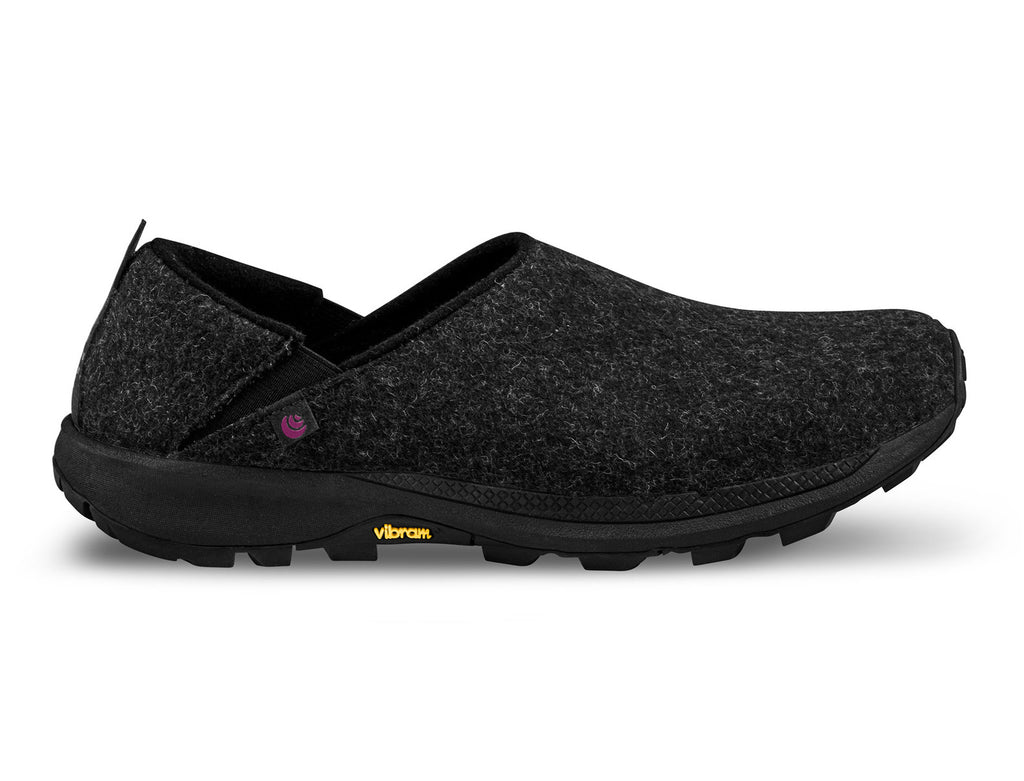 Women's Topo Athletic Rekovr 2. Dark grey upper. Black midsole. Lateral view.