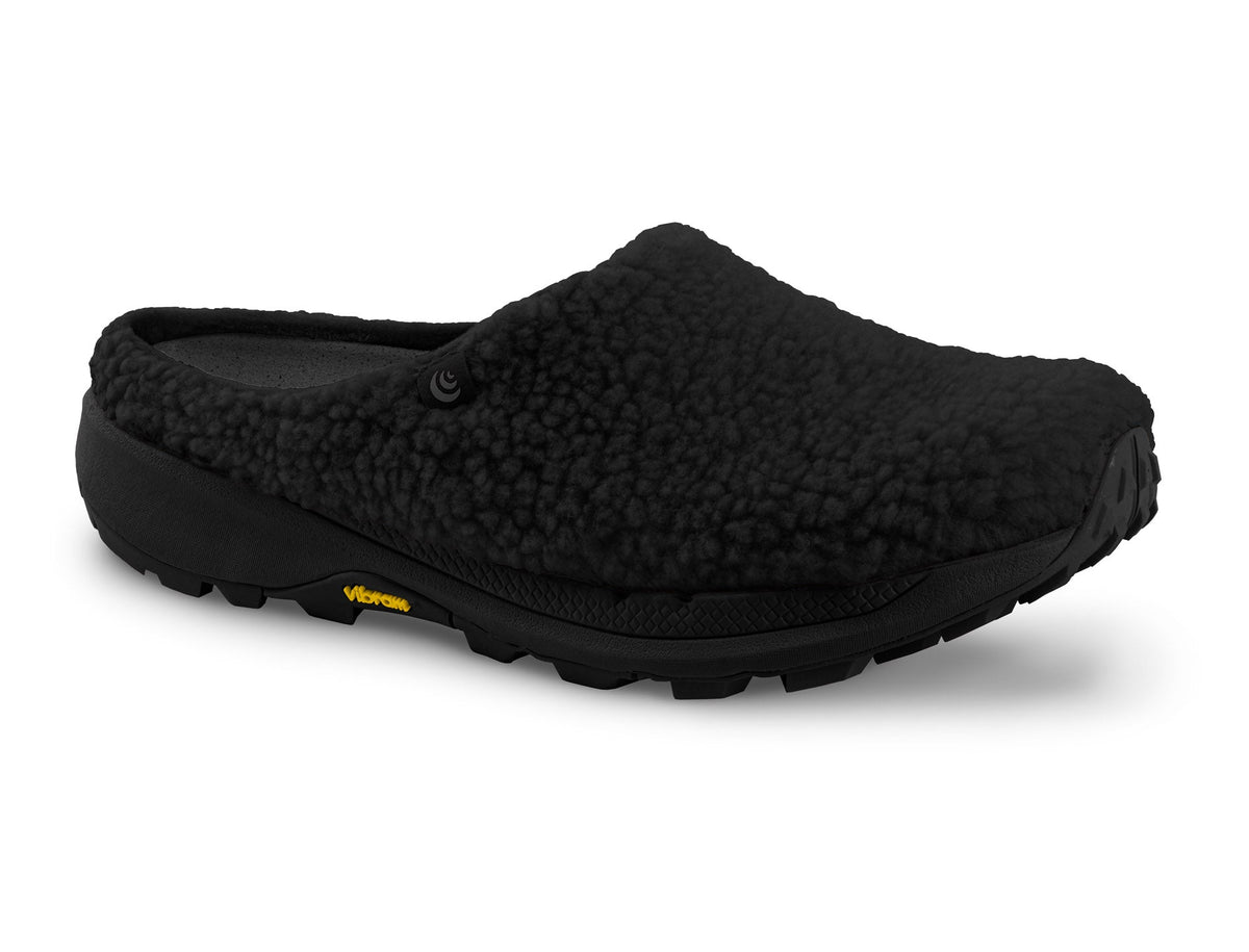 Women's Topo Athletic Revive in Black/Black, lateral view.
