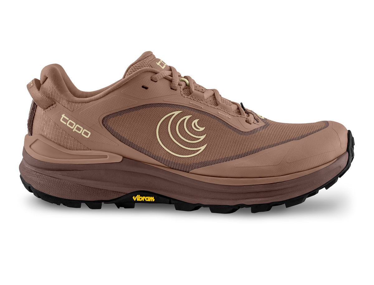 Women's Topo Traverse 2. Dark Pink upper. Grey midsole. Lateral view.