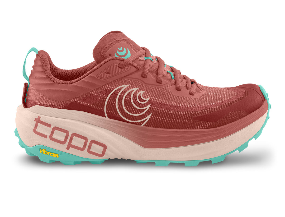 Women's Topo Vista. Light Red upper. Light Grey midsole. Lateral view.