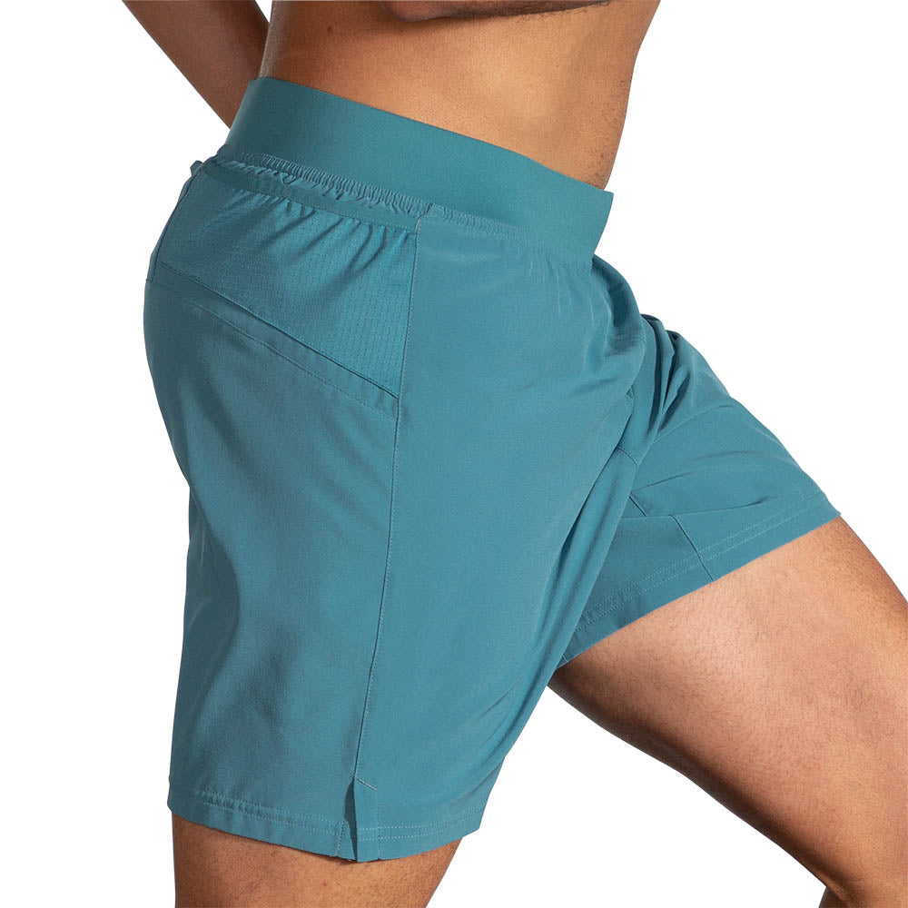 Men's Brooks Sherpa 7" Shorts. Grey/Blue. Lateral view.