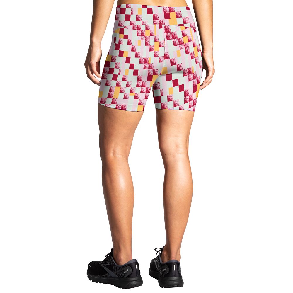 Women's Brooks Moment 5" Short Tights. Checkered print. Rear view.