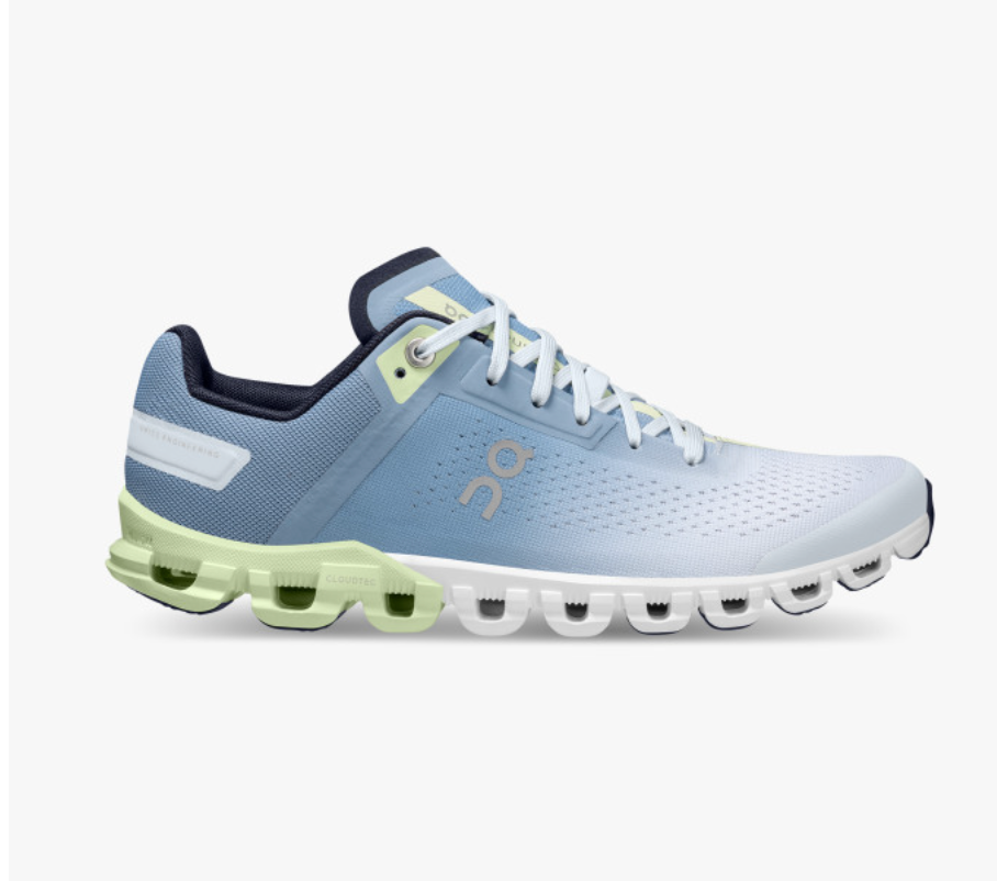 Women's On Cloudflow. Blue upper. White midsole. Lateral view.