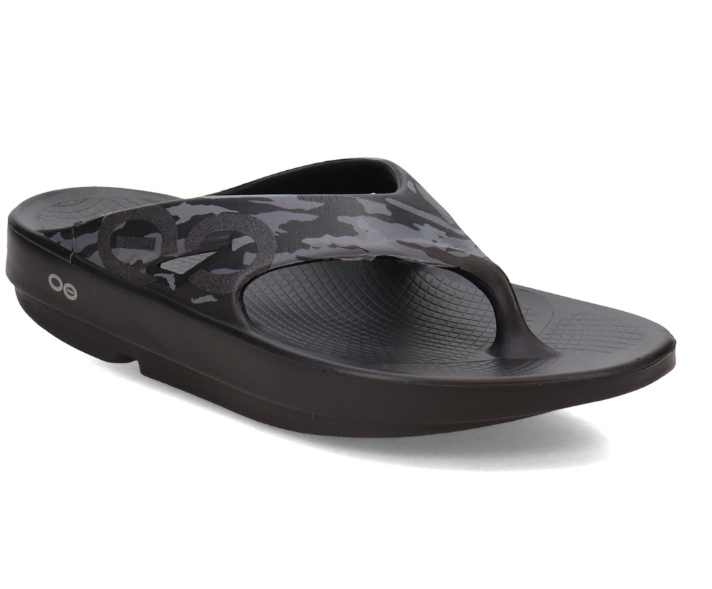 Oofos Ooriginal Sport Sandal. Black Camo. Lateral view.