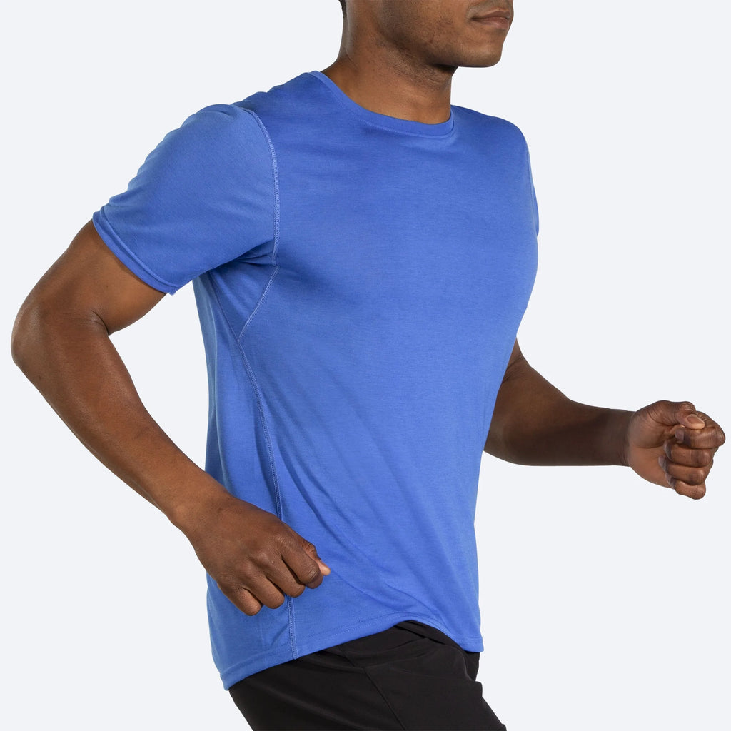 Men's Brooks Distance Short Sleeve. Blue. Front/Lateral view.