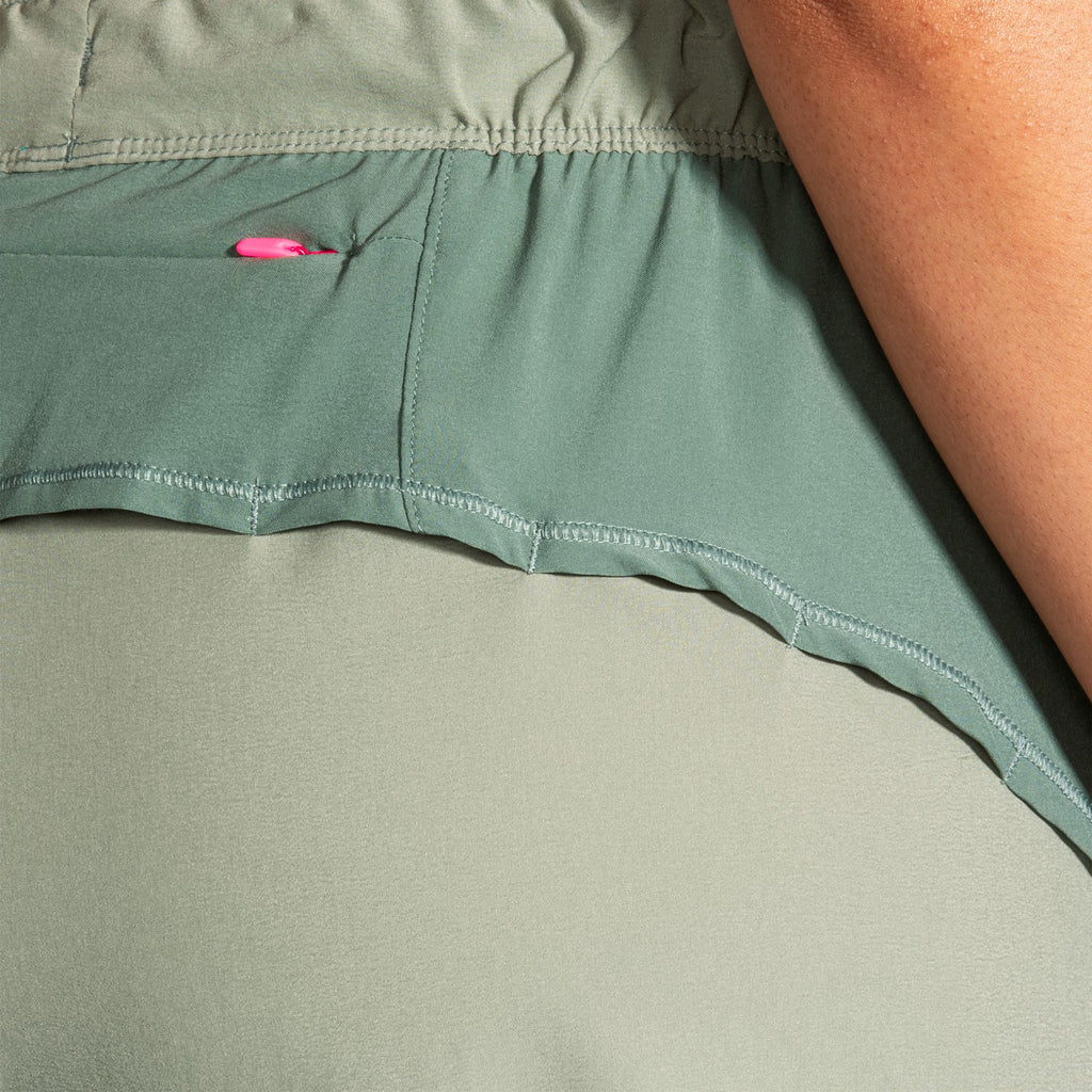 Women's Brooks Chaser 5" 2-in-1 Shorts. Grey. Pocket closeup.