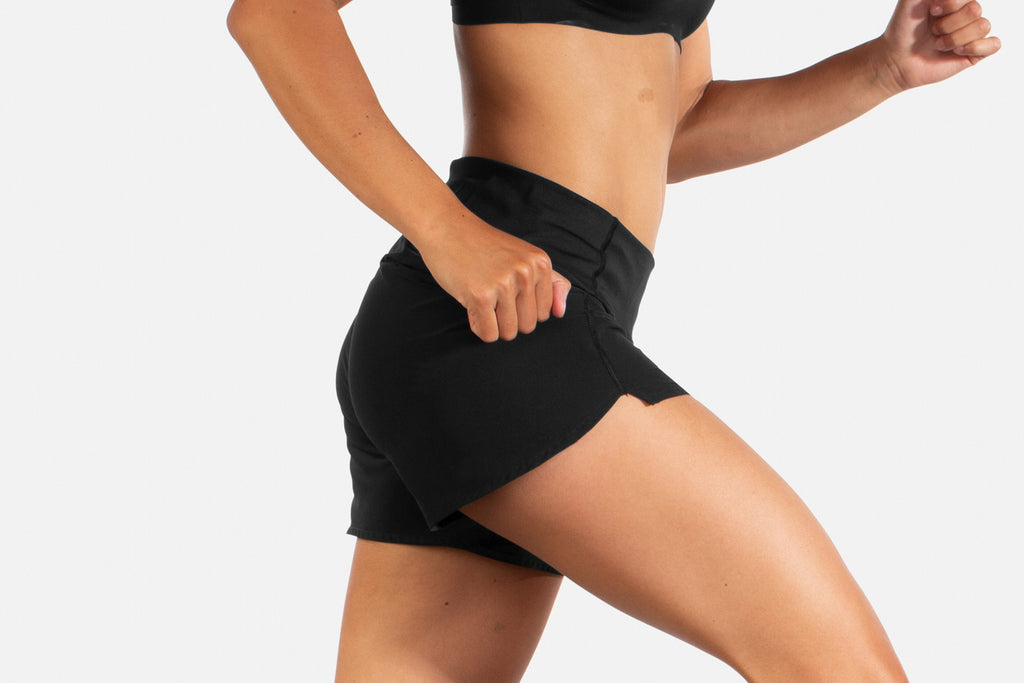 Women's Brooks Chaser 5" Shorts. Black. Lateral view.