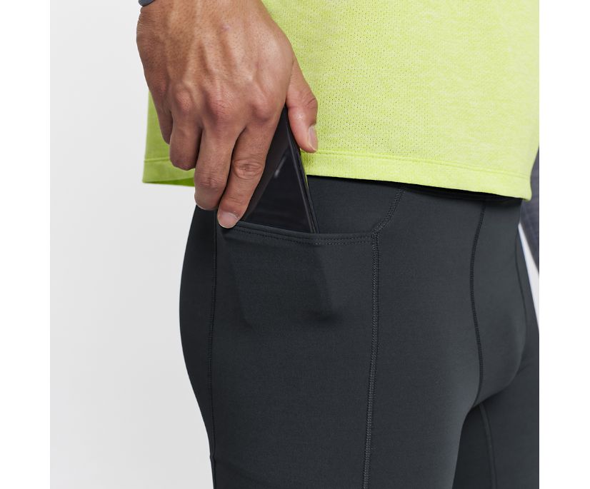 Men's Saucony Bell Lap Shorts. Black. Pocket closeup.