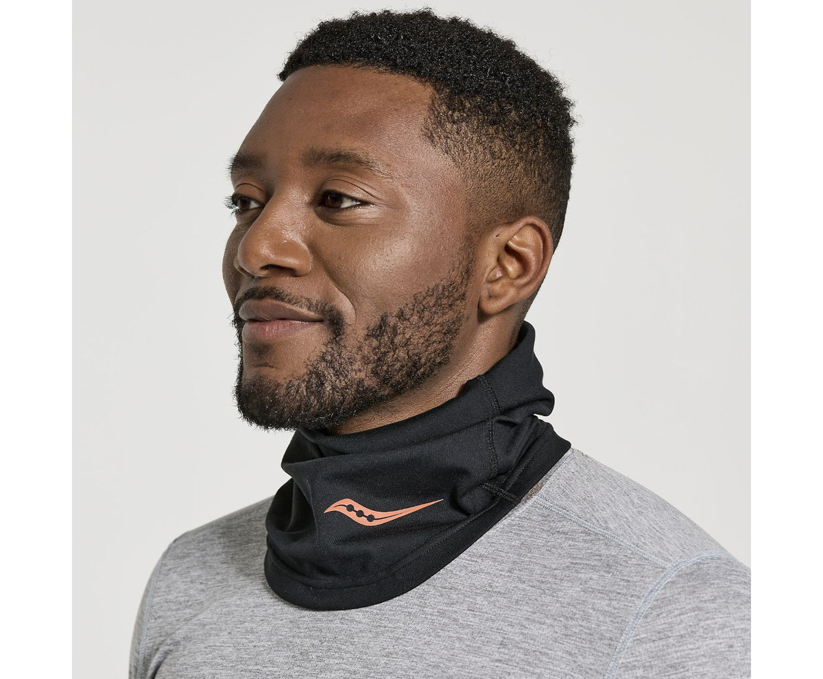 Unisex Saucony Solstice Neck Gaiter. Black. Front/Lateral view.