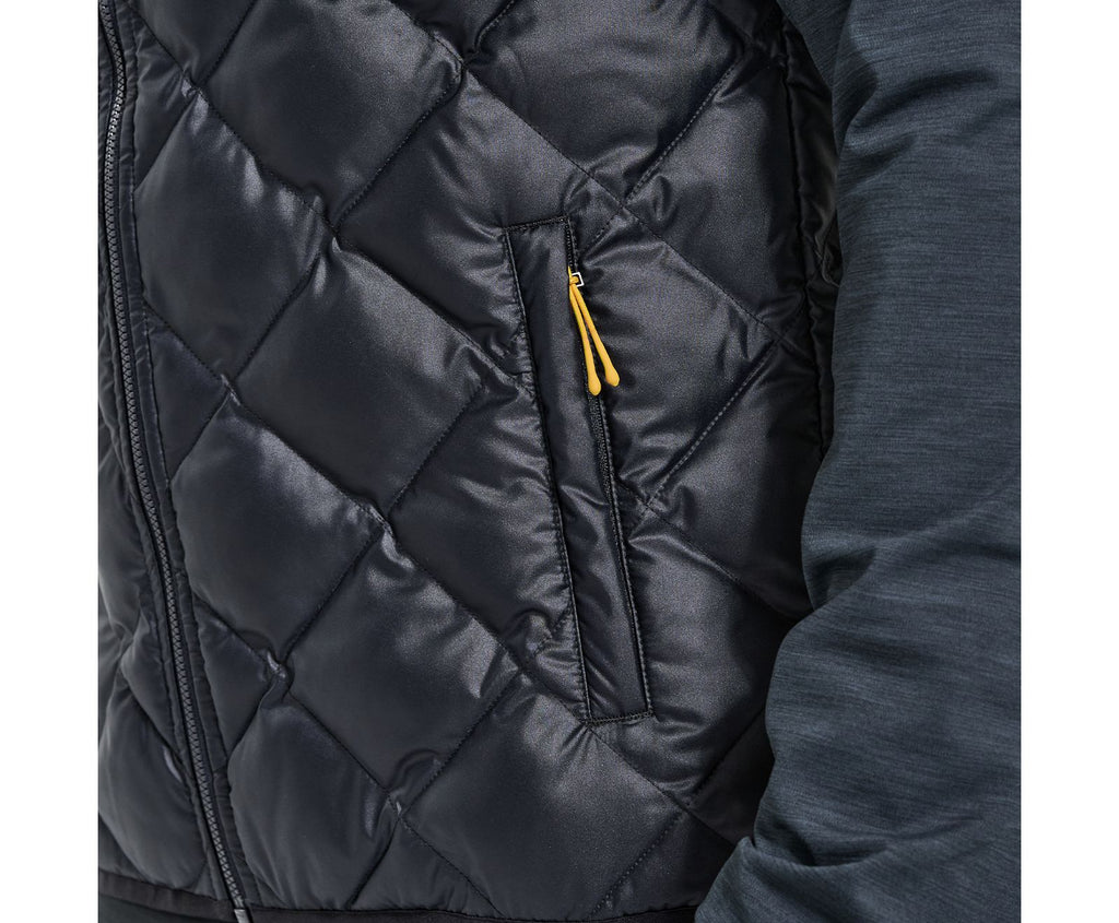 Men's Saucony Boulder Oysterpuff Jacket. Black. Pocket closeup.