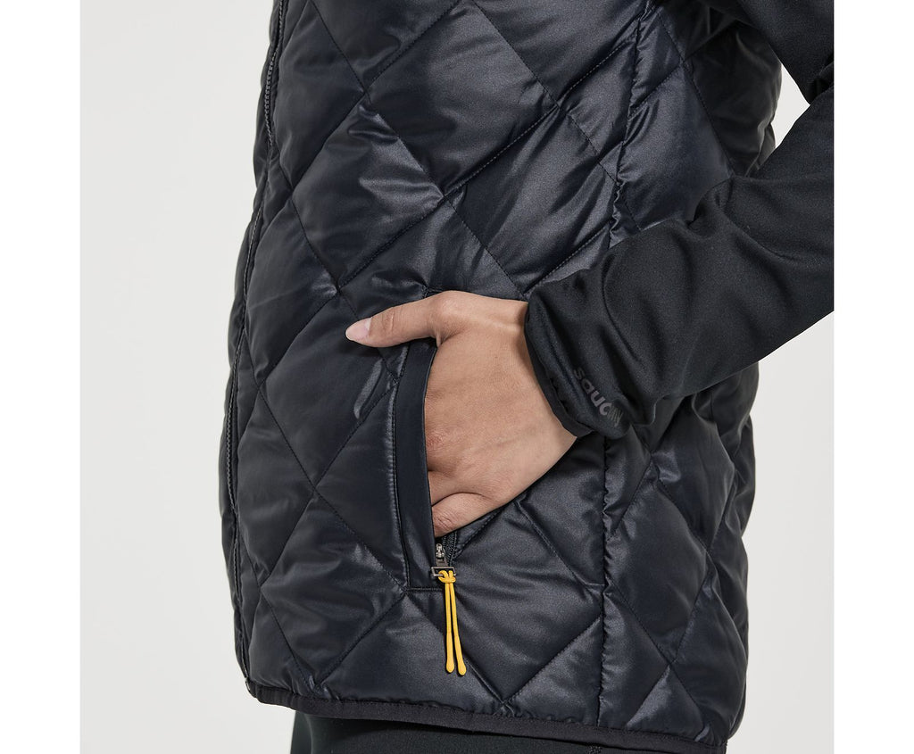 Women's Saucony Oysterpuff Jacket. Black. Pocket view.