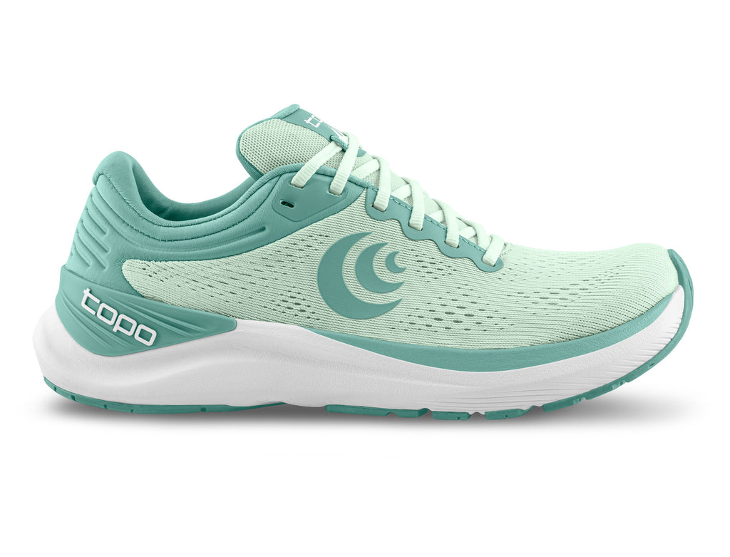 Women's Topo Athletic Ultrafly 4. Light green upper. White midsole. Lateral view.