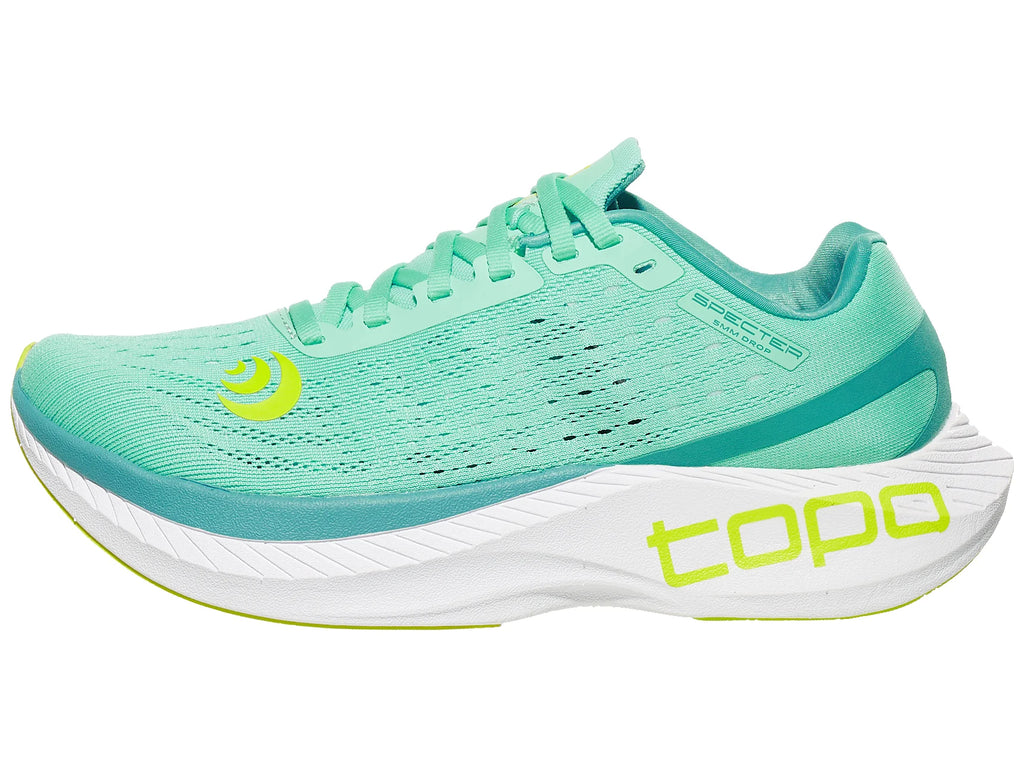 Women's Topo Athletic Specter. Light green upper. White midsole. Lateral view.